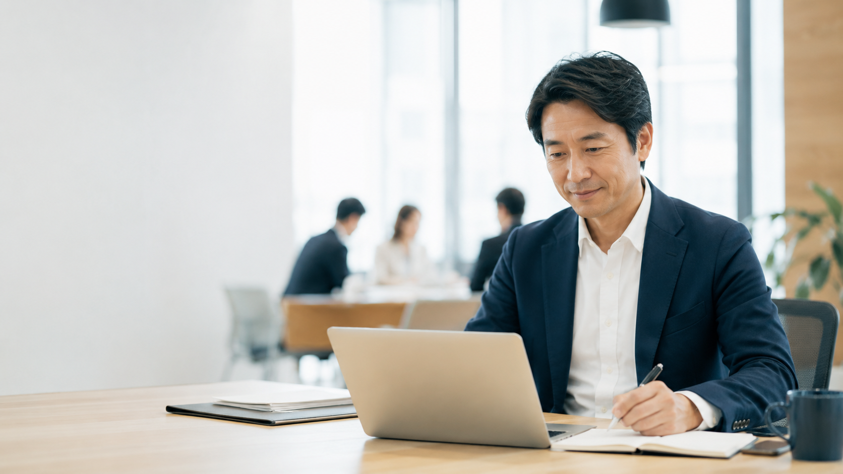 会議と資料作成をAIで効率化する40代の管理職